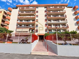 Appartamento in Vendita a Palermo, 160'000&euro;, 131 m²