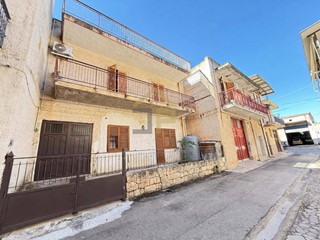 Quadrilocale in Vendita a Palermo, 85'000&euro;, 116 m²