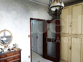 Appartamento in Vendita a Napoli, 250'000&euro;, 90 m²