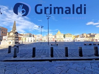 Appartamento in Vendita a Napoli, 480'000&euro;, 275 m²