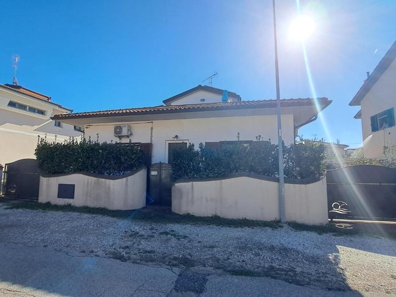 Trilocale in Vendita a Rosignano Marittimo, zona Rosignano Solvay, 188'000&euro;, 72 m²