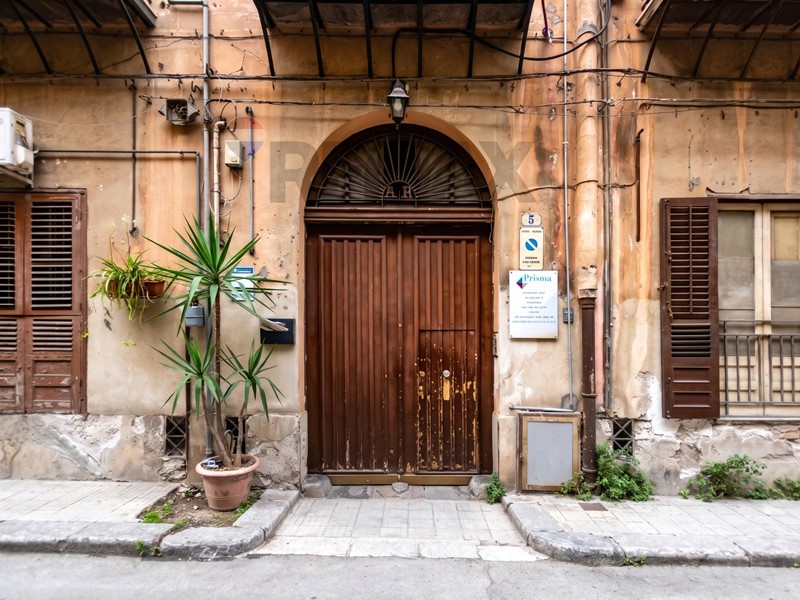 Quadrilocale in Vendita a Palermo, 110'000&euro;, 103 m²