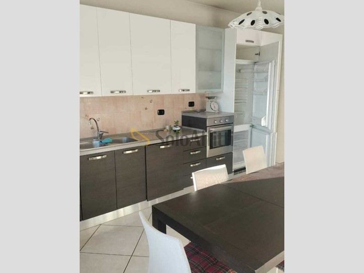Appartamento in Affitto a Prato, zona Soccorso, 1'300&euro;, 125 m², arredato