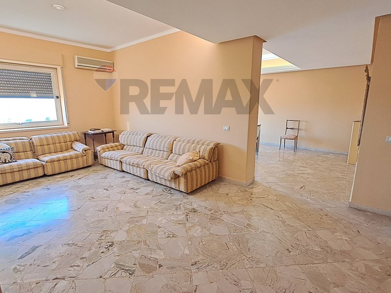 Quadrilocale in Affitto a Catania, 780&euro;, 154 m²