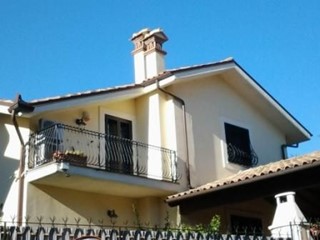 Villa in Vendita a Bracciano, zona centro, 760'000€, 350 m²