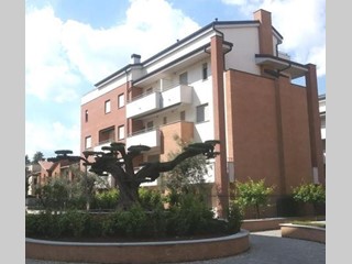 Trilocale in Vendita a Mariano Comense, 260'000€, 137 m², con Box