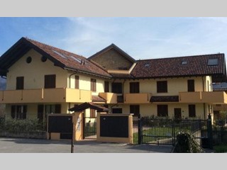 Bilocale in Vendita a Airuno, 99'000€, 75 m², con Box