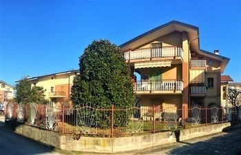 Villa bifamiliare in Vendita a Manta, zona residenziale, 295€, 150 m²