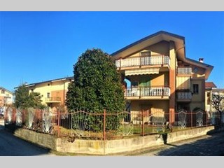 Villa bifamiliare in Vendita a Manta, zona residenziale, 295€, 150 m²