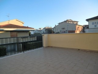 Trilocale in Vendita a Ponsacco, zona Centrale, 145'000€, 75 m², con Box