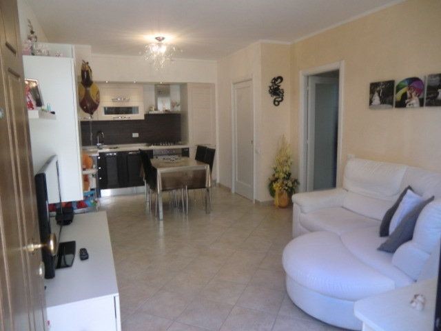 Trilocale in Vendita a Ponsacco, zona Residenziale, 179'000€, 75 m², con Box