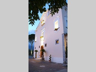 Attività commerciale in Affitto a San Salvatore Telesino, 4'000€, 16800 m², arredato