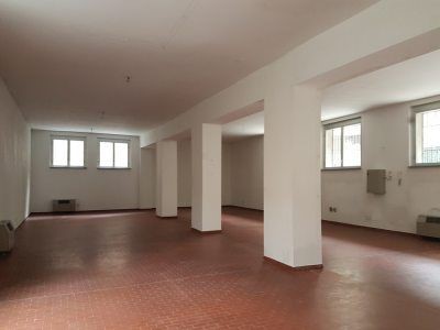 Laboratorio in Affitto a Milano, zona Corvetto, 2'000€, 200 m², con Box