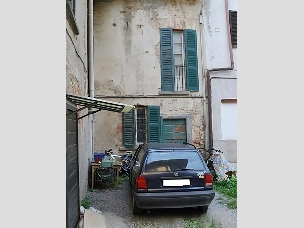 Rustico in Vendita a Verano Brianza, zona Valle dei Mulini, 45'000€, 90 m²