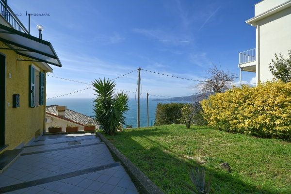Quadrilocale in Vendita a Chiavari, zona Sant'Andrea di Rovereto, 350'000€, 100 m², con Box