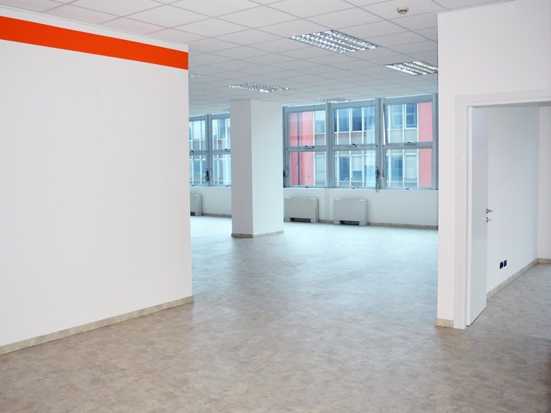 Ufficio in Affitto a Milano, zona Mecenate - Fantoli , 116'250€, 750 m²