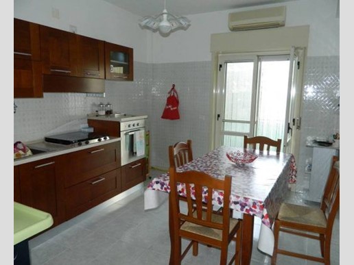 Bilocale in Vendita a Rometta, zona via Nazionale, 109'000€, 100 m²