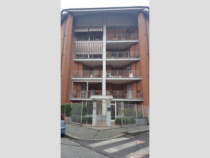 Appartamento in Vendita a Torino, zona Borgo Vittorio, 180'000€, 120 m², con Box