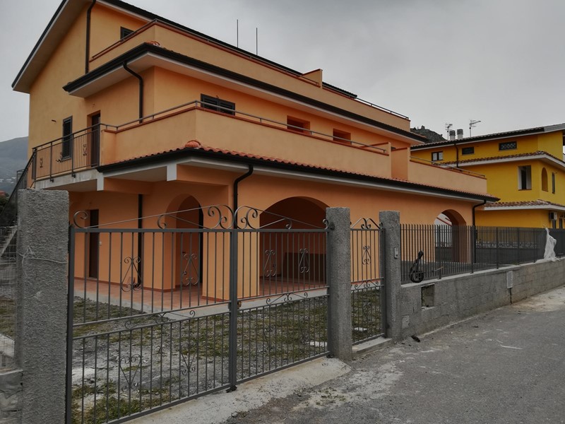 Villetta a schiera in Vendita a Diamante, zona Cirella, 140'000€, 95 m²