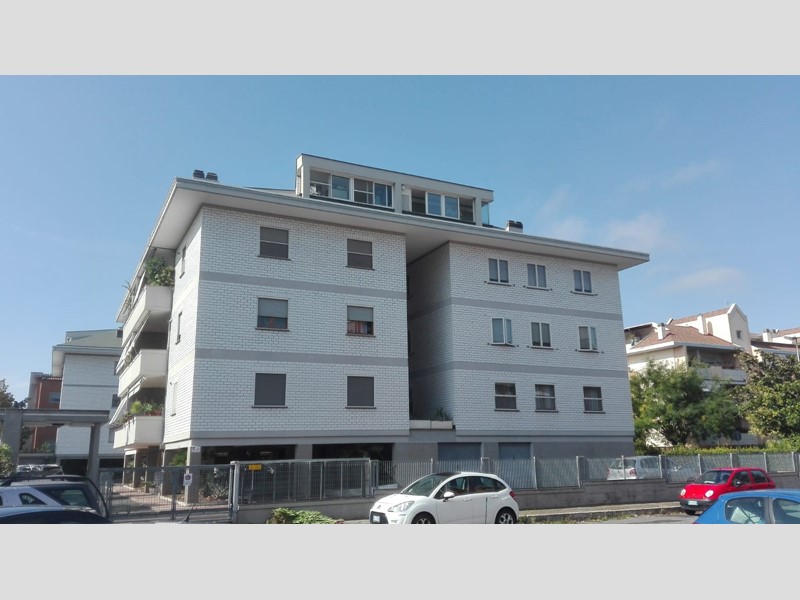 Quadrilocale in Vendita a Latina, zona Via marenzio, 240'000€, 120 m²