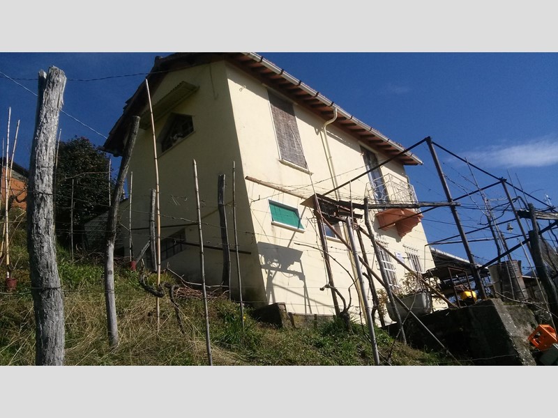 Casa Indipendente in Vendita a Carrara, zona Via montia, 33, 99'000€, 60 m², arredato