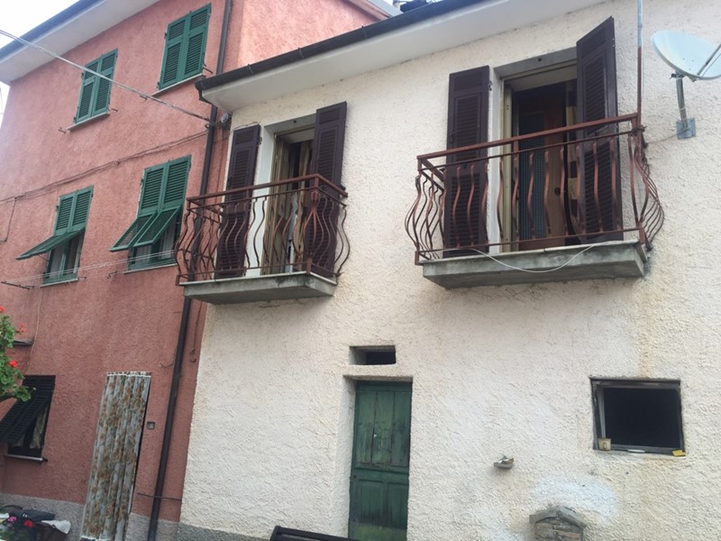 Casa Semi Indipendente in Vendita a Sesta Godano, zona Rio, 33'000€, 47 m², arredato