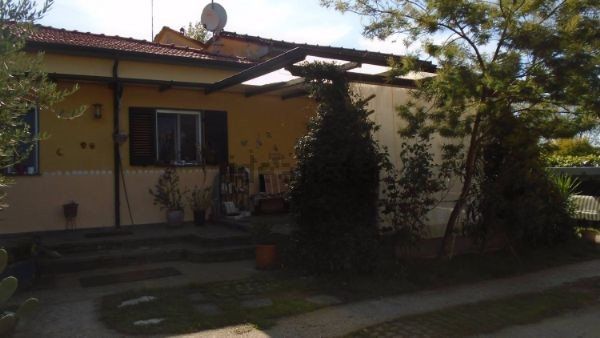 Villa bifamiliare in Vendita a Massa, zona Ricortola, 260'000€, 80 m²