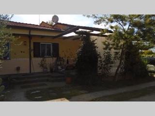 Villa bifamiliare in Vendita a Massa, zona Ricortola, 260'000€, 80 m²