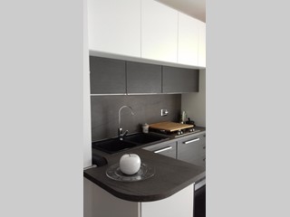 Bilocale in Vendita a Pomezia, zona via A. Starrabba di Rudinì 12, 140'000€, 48 m²