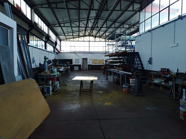 Capannone in Vendita a Aprilia, 170'000€, 1152 totali, 352 mq il capannone, 800mq di corte.