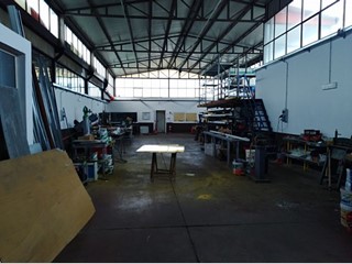 Capannone in Vendita a Aprilia, 170'000€, 1152 totali, 352 mq il capannone, 800mq di corte.