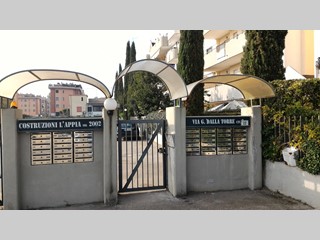 Quadrilocale in Vendita a Latina, zona BORGO PIAVE, 130'000€, 70 m², con Box