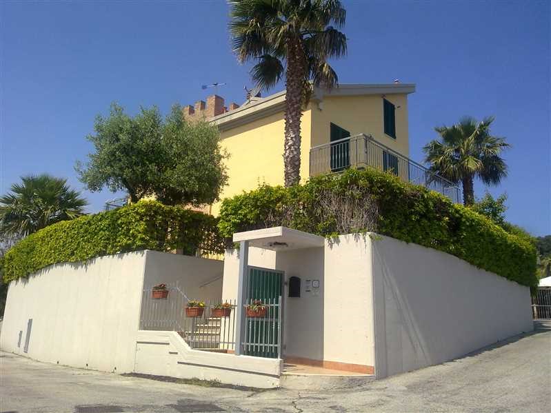 Villetta a schiera in Vendita a Grottammare, zona Residenziale, 450'000€, 320 m²