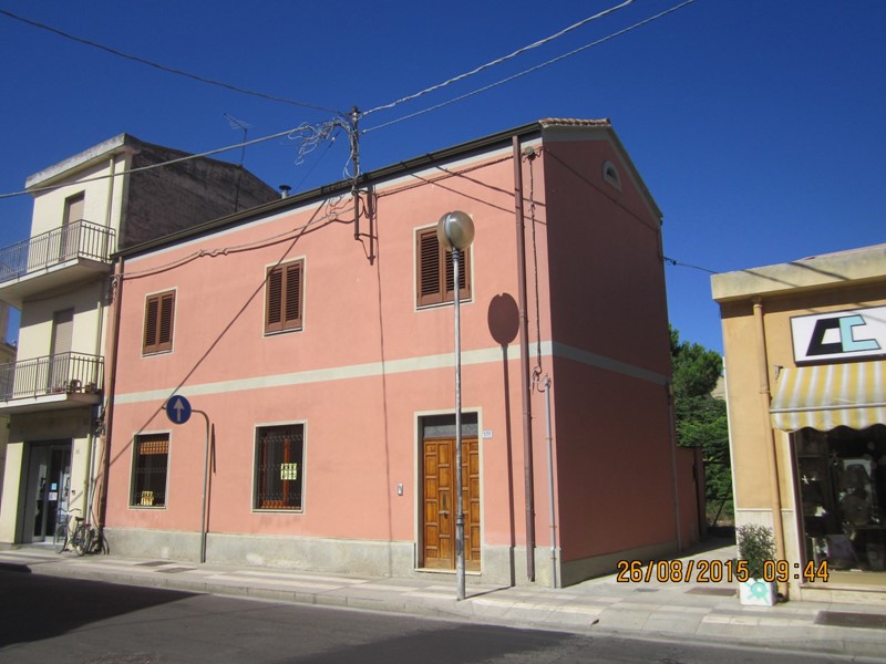 Casa Indipendente in Vendita a San Gavino Monreale, zona Via Roma, 250'000€, 200 m²