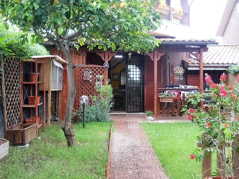 Villetta a schiera in Vendita a Ladispoli, zona Marina di San Nicola, 299'000€, 150 m²