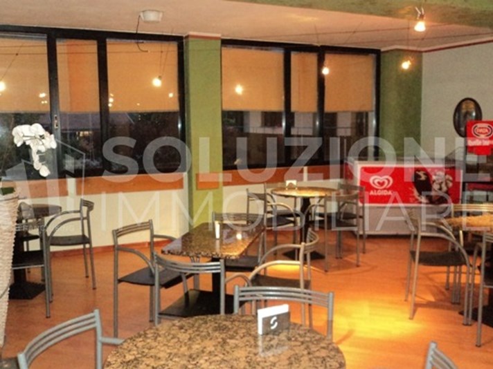 Immobile commerciale in Vendita a Albino, 120'000€, 95 m², arredato