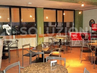 Immobile commerciale in Vendita a Albino, 120'000€, 95 m², arredato