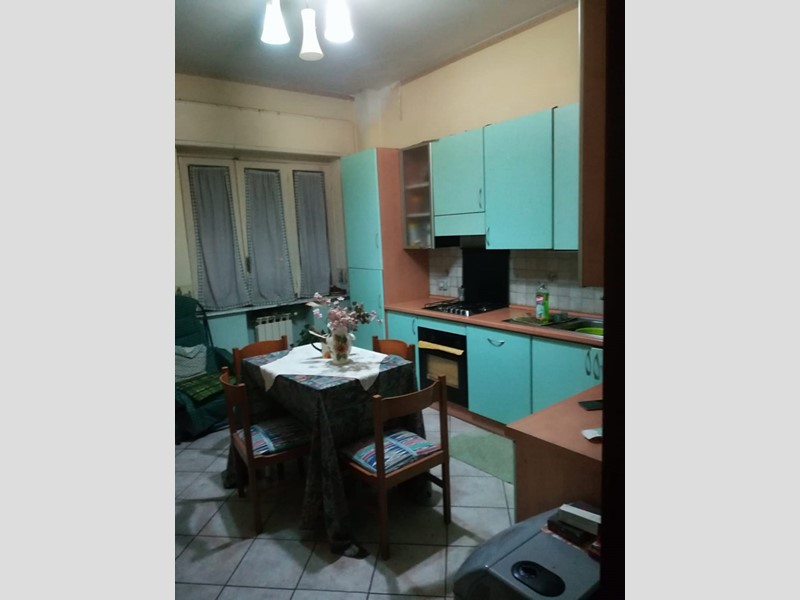 Appartamento in Vendita a Caltanissetta, zona via padre pio da pietralcina 4, 80'000€, 90 m²