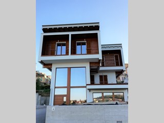 Villetta a schiera in Vendita a Monte San Giusto, zona semicentro, 330'000&euro;