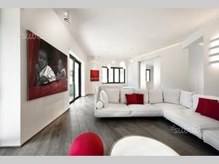 Villetta a schiera in Vendita a Roma, zona Tuscolana, 350'000€, 170 m²