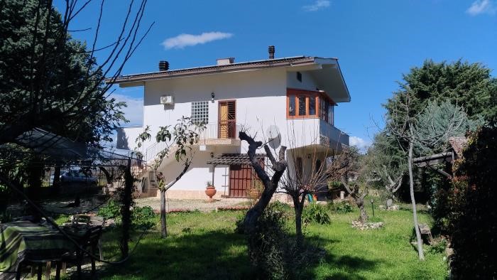 Villa in Vendita a Toritto, zona quasano, 135'000€, 300 m²