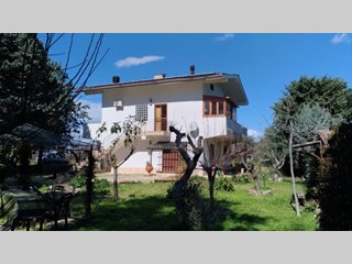 Villa in Vendita a Toritto, zona quasano, 135'000€, 300 m²