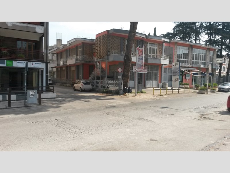 Immobile commerciale in Vendita a Nola, 599'000€, 1250 m²