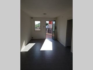 Villetta a schiera in Vendita a Spresiano, zona Spresiano, 160'000€, 140 m², con Box