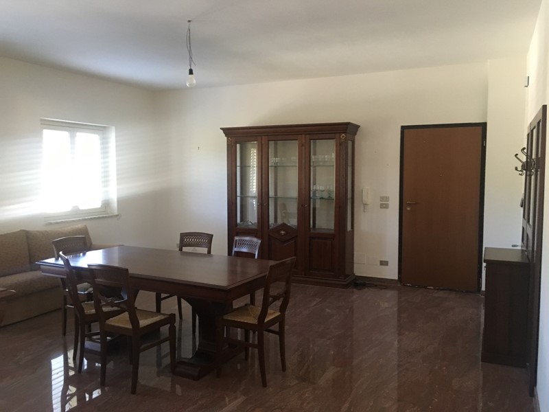 Appartamento in Vendita a Reggio Calabria, zona Gallico superiore, 120'000€, 147 m²