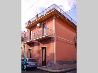 Appartamento in Vendita a Riposto, zona Scaricello, 115'000€, 200 m²