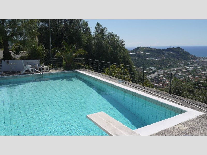 Villa bifamiliare in Vendita a Taggia, 343'000€, 140 m², arredato