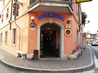 Attività commerciale in Vendita a Sagrado, 140'000€, 200 m², arredato