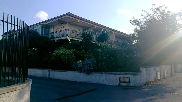 Villa bifamiliare in Vendita a Palermo, zona via evangelista di blasi 98/A, 248'000€, 120 m²