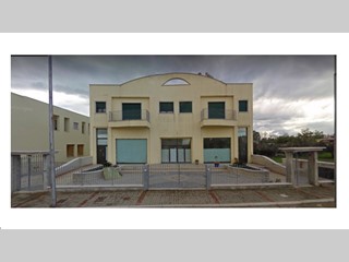 Negozio in Affitto a Pisticci, zona Marconia, 2'000€, 400 m²